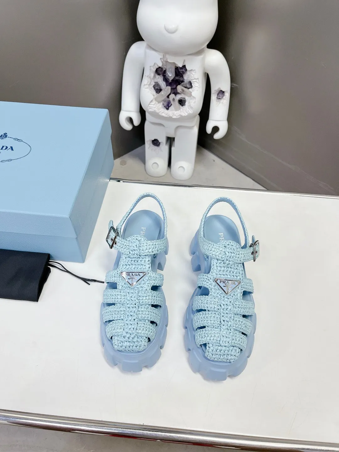 👟👟Ex-factory price 640👟👟 Straw 2023 exclusive version super hot🎊🎊🎊hot prada Prada cage shoes sawtooth Roman braided thick-soled rubber sandals retro fashionable and avant-garde gear teeth 55mm Thick-soled soles, the upper perfectly restores the original craftsmanship, and is made of purely hand-woven uppers. The cost is extremely high, making the whole pair of shoes light and comfortable, full of holiday feel, and bright colors 💐💐💐💐 to satisfy a variety of choices for fashionable people with different styles! The iconic metal triangle logo is paired with the shape of ancient beach sandals. Every design element is fashionable! Code number 35-40